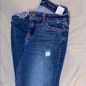 Hollister Low-Rise Crop Super Skinny Jeans